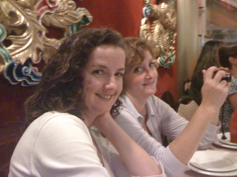 Laura Fitton (@pistachio) and Marcia Conner (@marciamarcia) at the Blogger dinner 2010 Enterprise2.0 Conference Boston